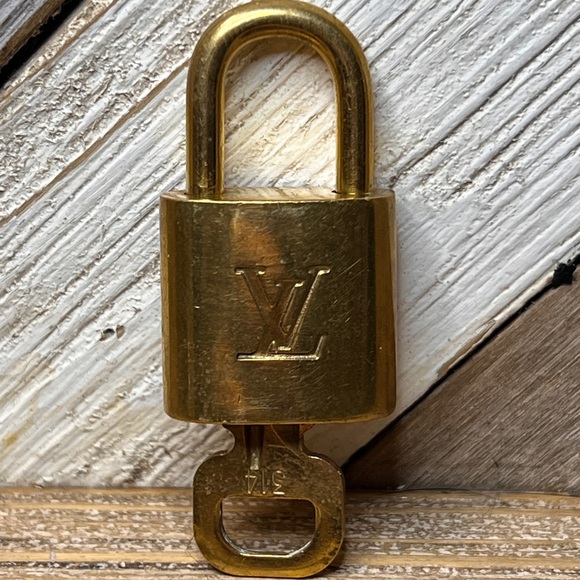 Louis Vuitton Handbags - Louis Vuitton Luxurious Gold Padlock with Key